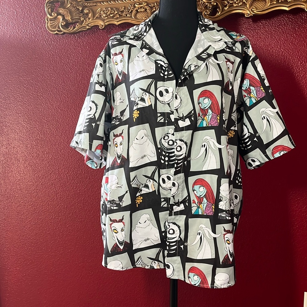 Men’s button up nightmare before Christmas size L